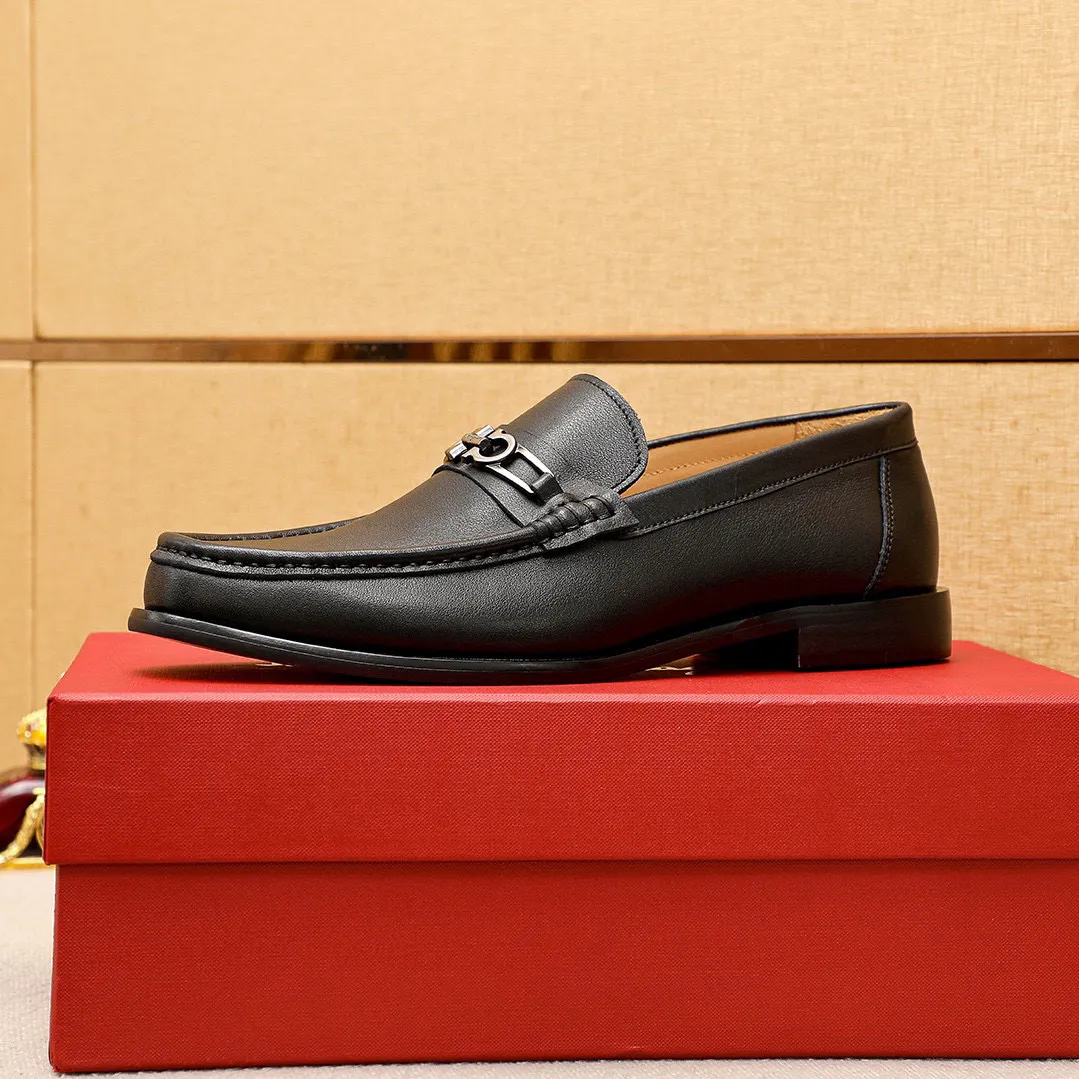 Men's shoes 💰442 💐 Product trademark: Ferragamo "Ferragamo" casual leather shoes Regular size: 38-44 (45.46🉑️customized) Product materials: Selected imported first-layer calfskin upper + original hardware buckle, imported water-dyed cow leather lining. Strong three-dimensional visual effect, combined outsole Color: 1⃣️color optional